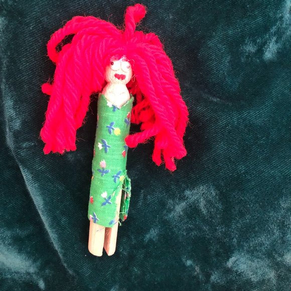 Clothes Pin Doll RED HAIR Green Dress Cleavage Collectible Vintage Googly Eyes - Picture 3 of 4
